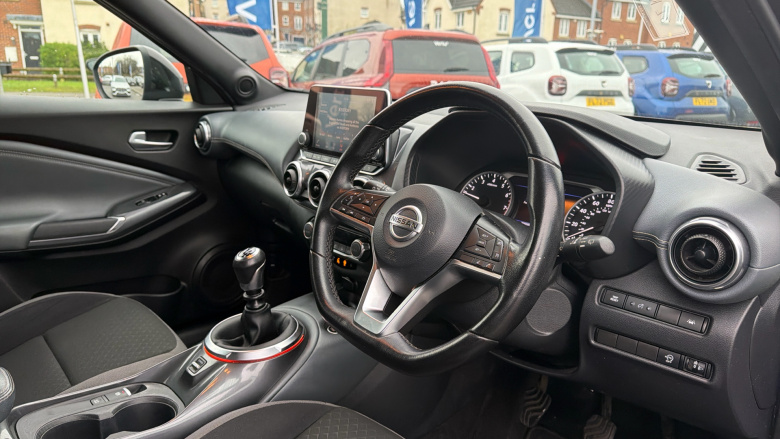 Nissan Juke 1.0 DiG-T N-Connecta 5dr Petrol Hatchback